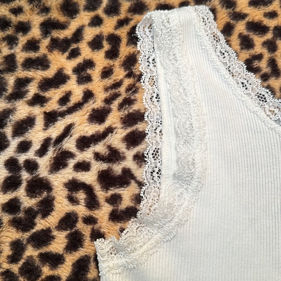 Brandy Melville White Lace Tank - Picture 8 of 10